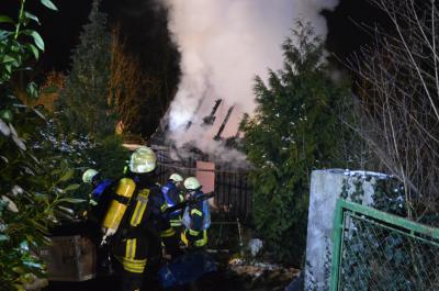 Marbach: Ein Verletzter nach Brand eines bewohnten Gartenhauses